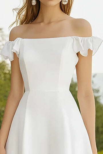 Off The Shoulder Vit Satin Ruffled Graduation Klänning